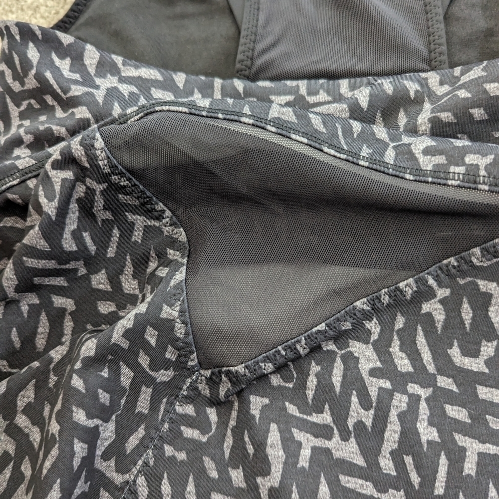 LULULEMON running in the city sheer detailed black tank top size 4 - Picture 11 of 14